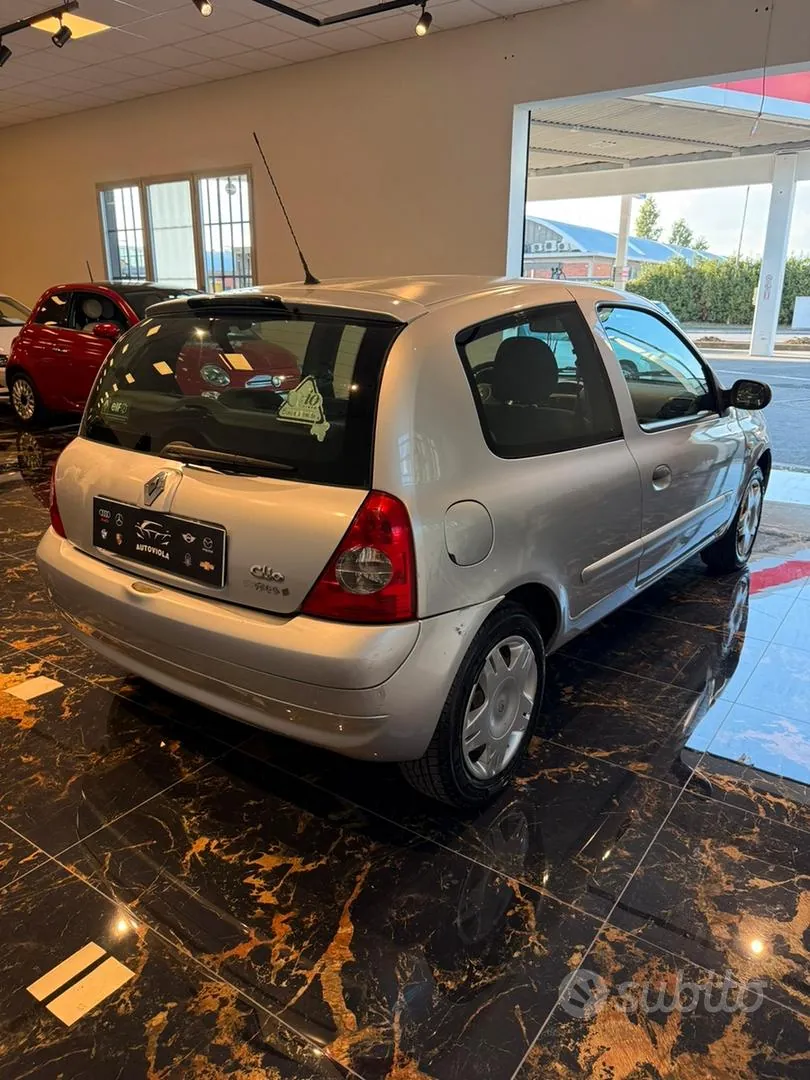 Renault Clio 2006 photo 4
