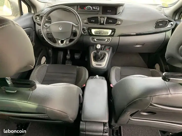Renault Grand Scenic 2015 photo 3