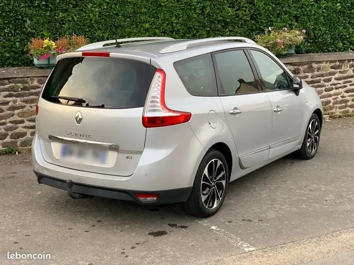 Renault Grand Scenic 2015 photo 2