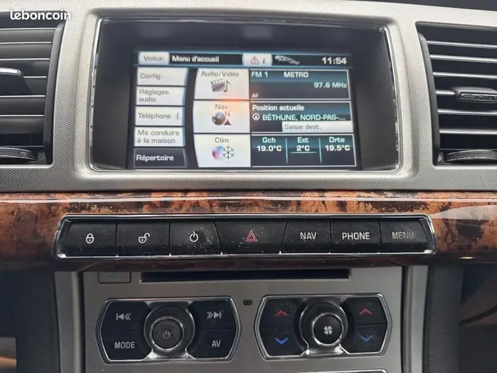 Jaguar Xf 2011 photo 4