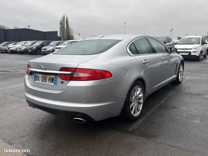 Jaguar Xf 2011 photo 2