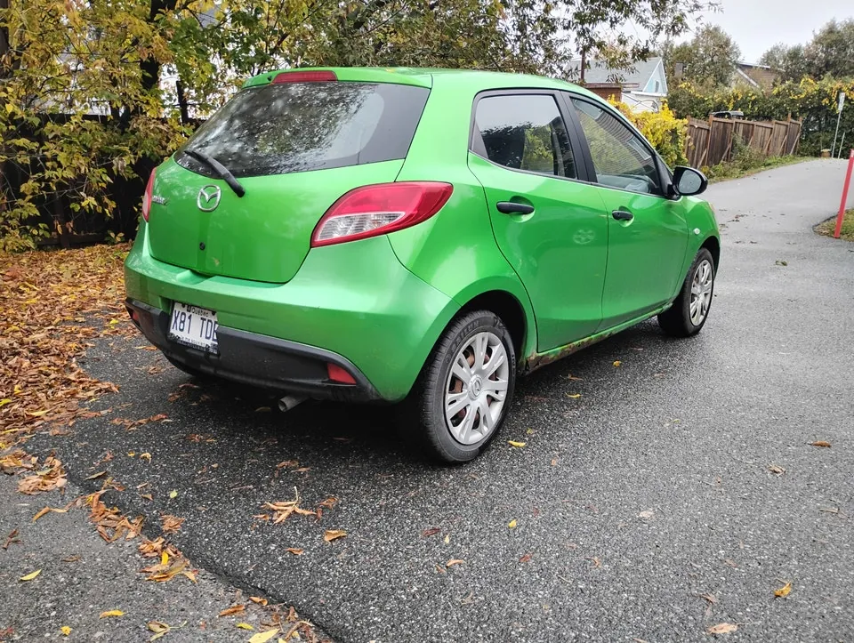 Mazda Mazda2 2012 photo 4