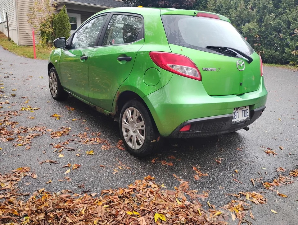 Mazda Mazda2 2012 photo 5