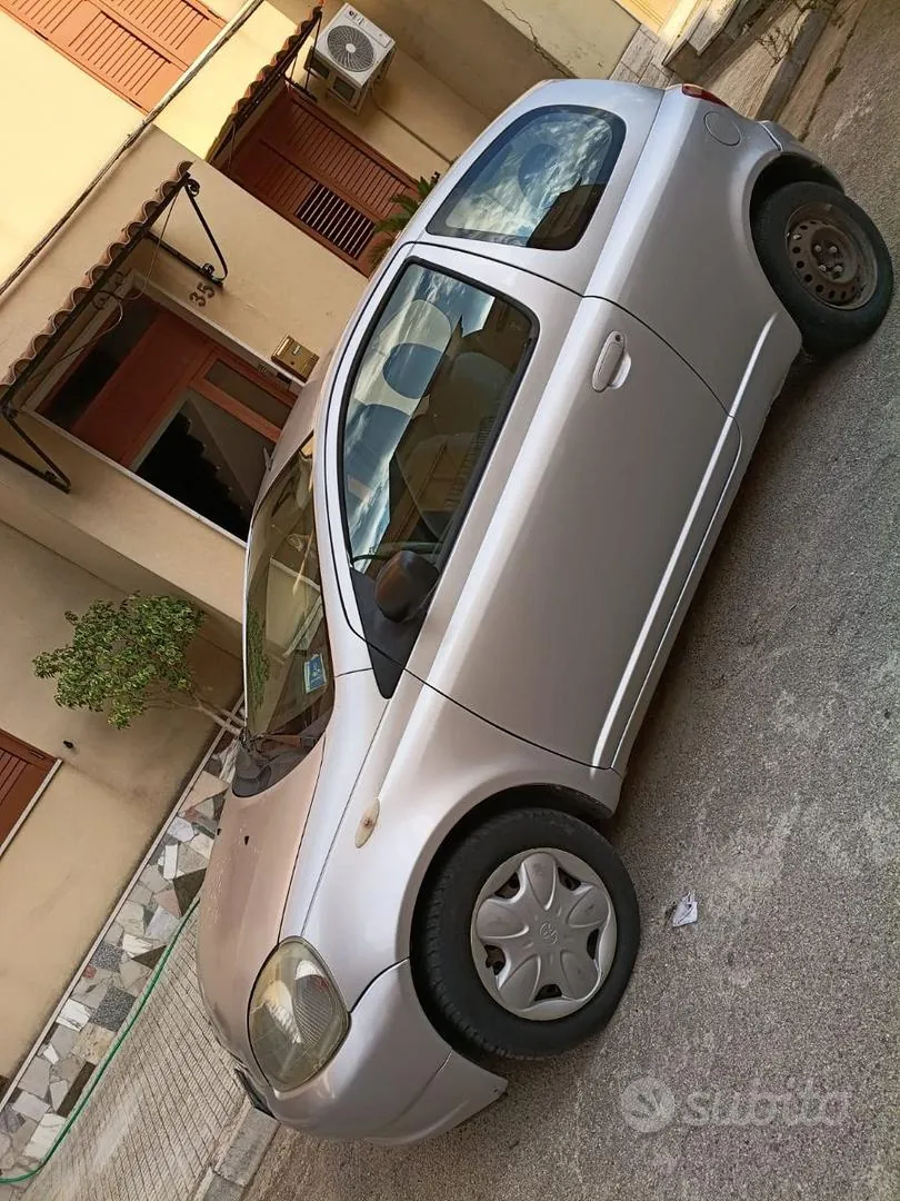 Toyota Yaris 2000 photo 4