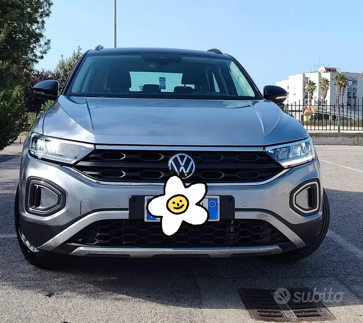 Volkswagen T-Roc 2023 photo 2