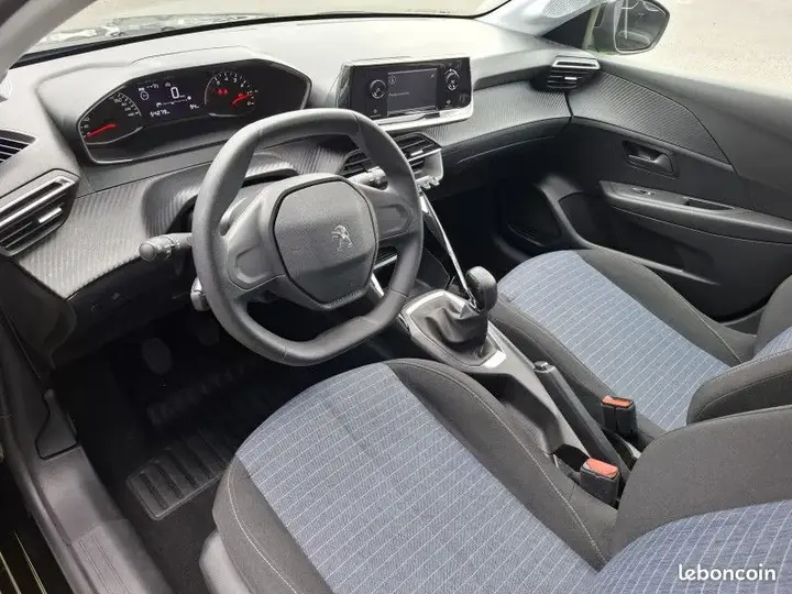 Peugeot 208 2023 photo 3