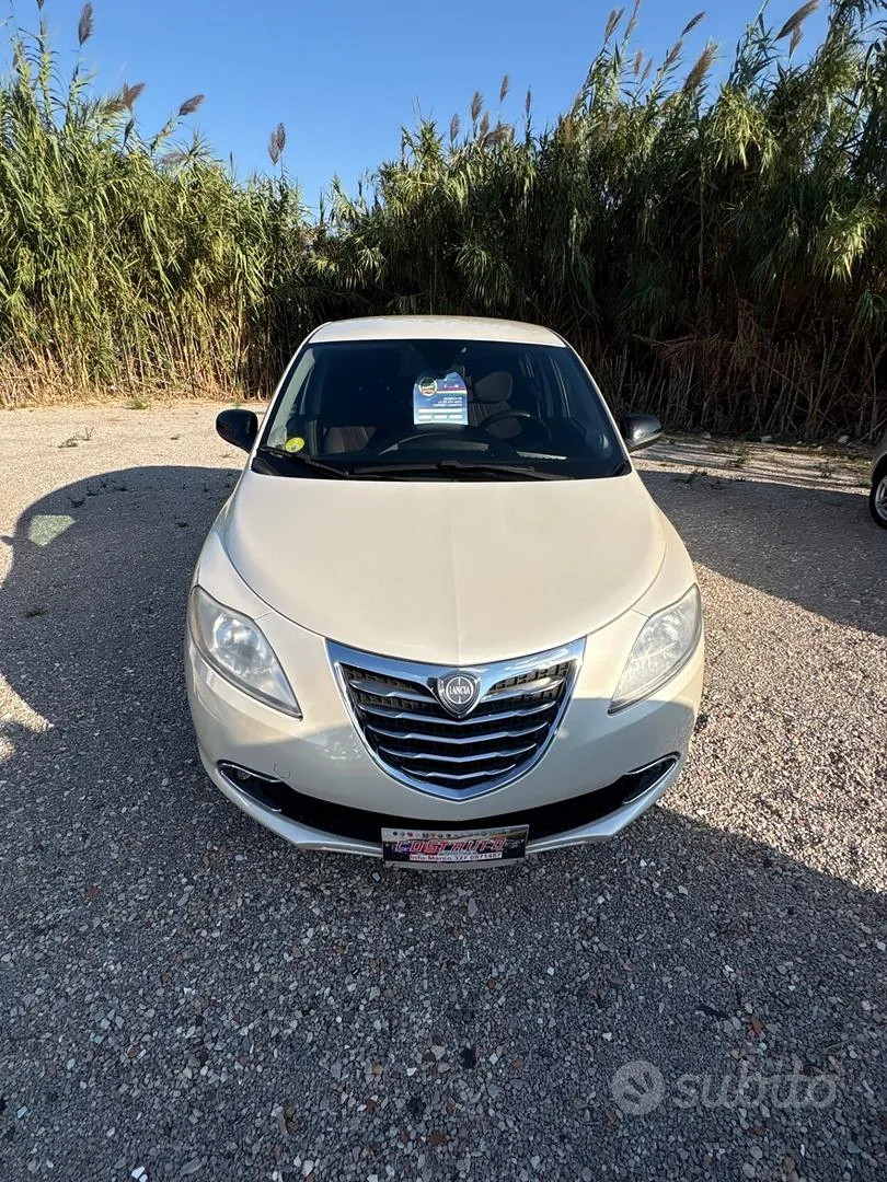 Lancia Ypsilon 2011 photo 2