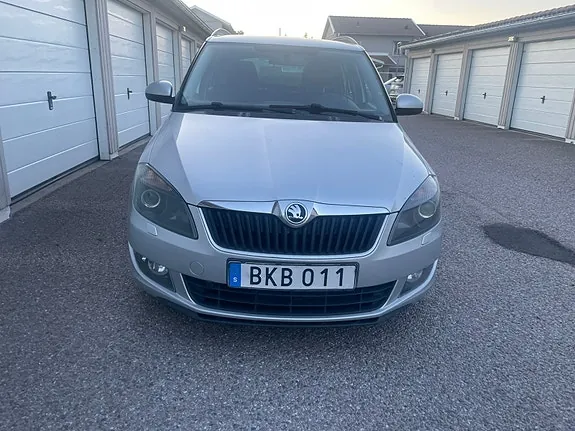 Skoda Fabia 2014 photo 2
