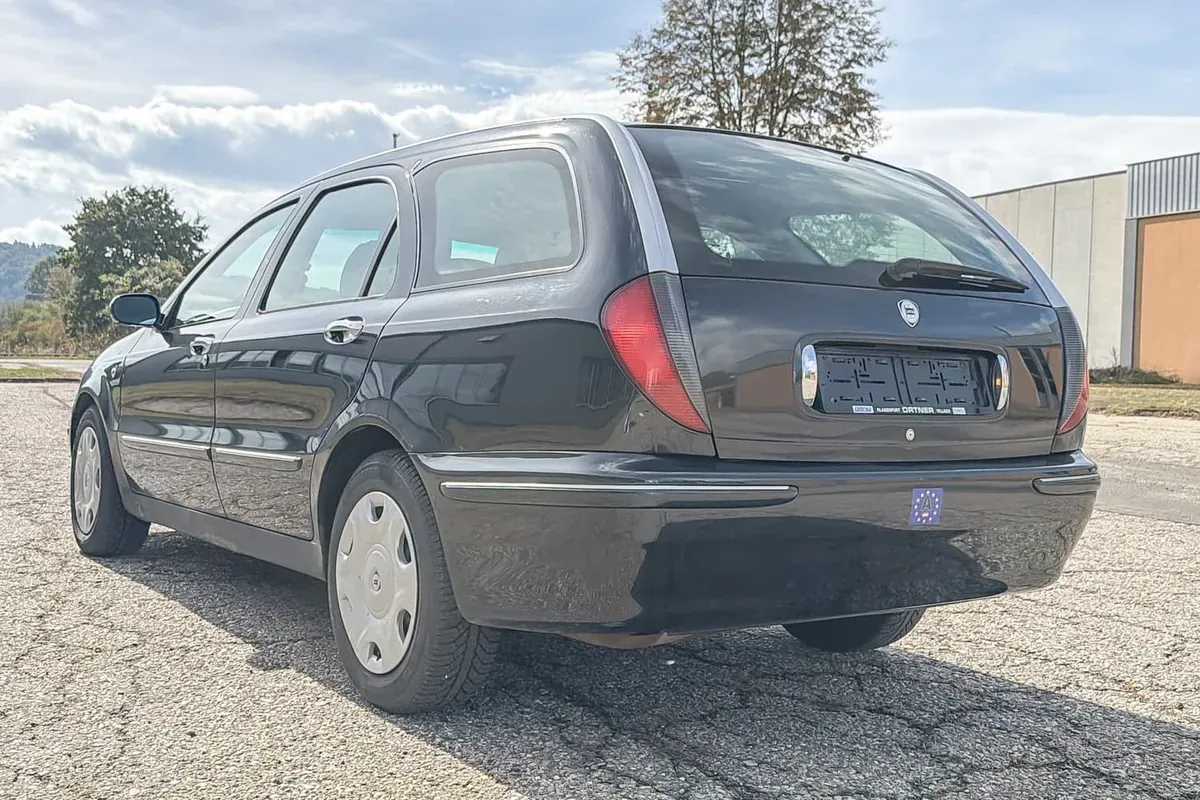Lancia Lybra 2001 photo 2