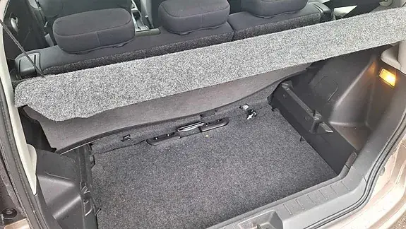 Nissan Note 2011 photo 4
