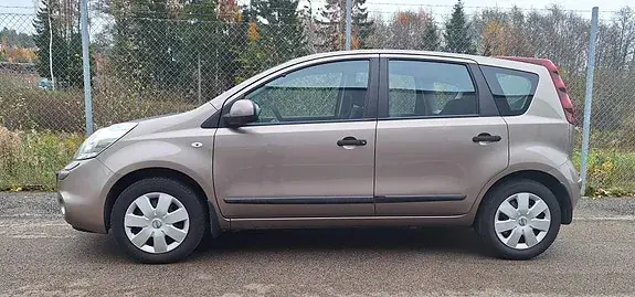 Nissan Note 2011 photo 2