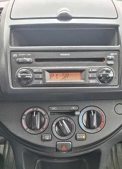Nissan Note 2011 photo 5