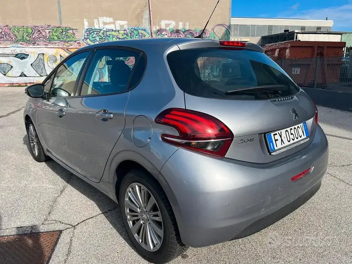 Peugeot 208 2019 photo 5