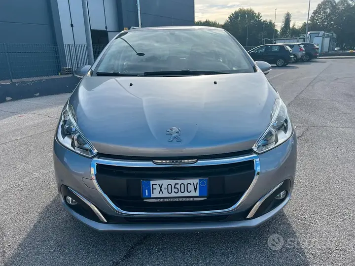 Peugeot 208 2019 photo 2