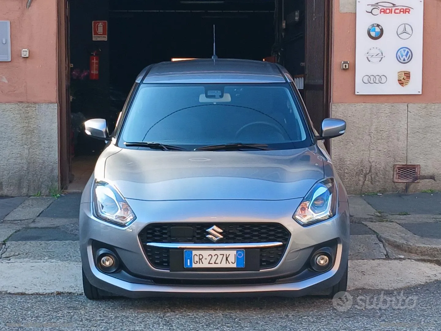 Suzuki Swift 2023 photo 2