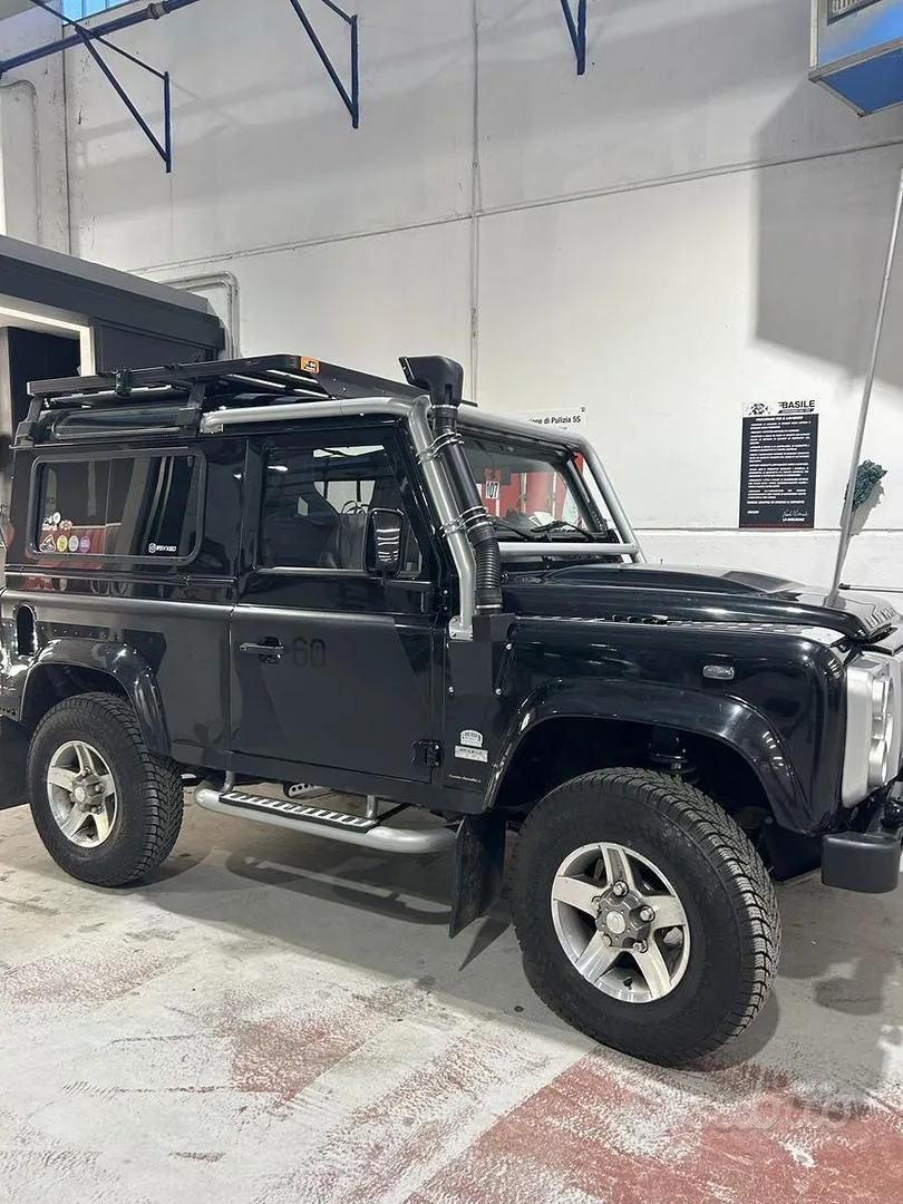 Land Rover Defender 2008 photo 4