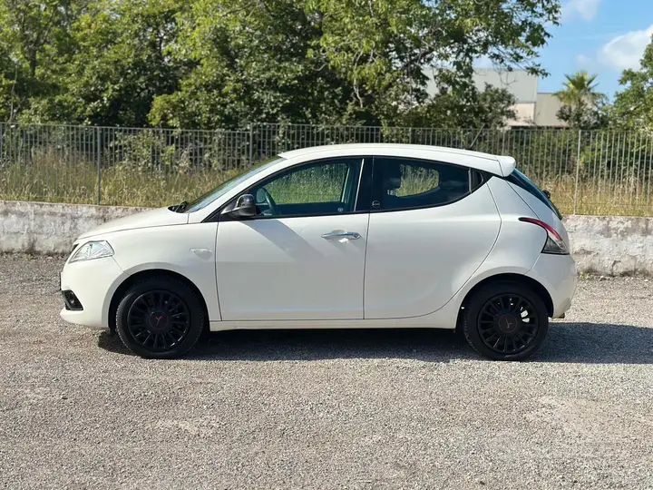 Lancia Ypsilon 2021 photo 2