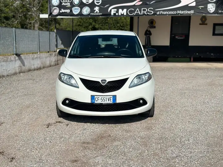 Lancia Ypsilon