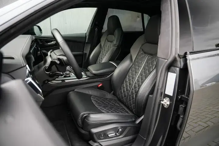 Audi Q8 2023 photo 2