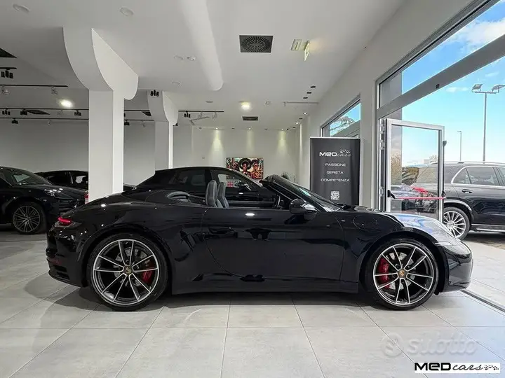 Porsche 911 2022 photo 2