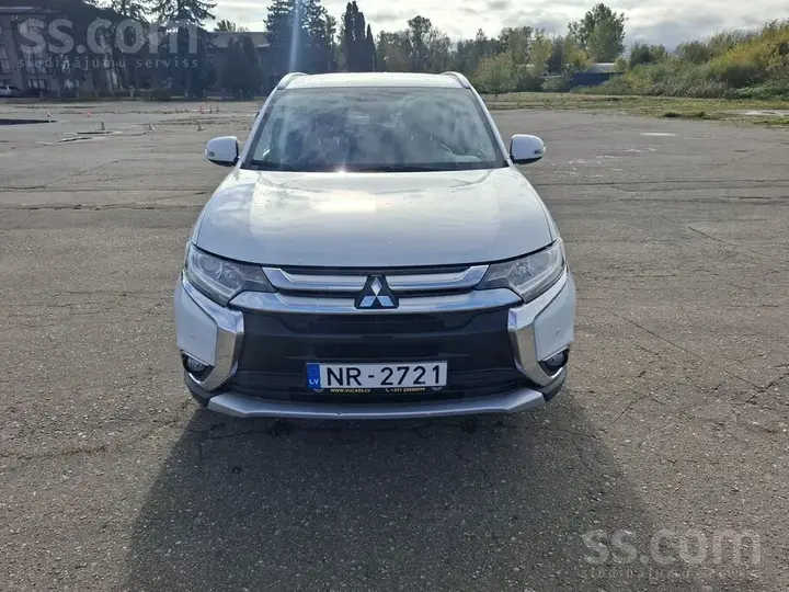 Mitsubishi Outlander 2016 photo 2