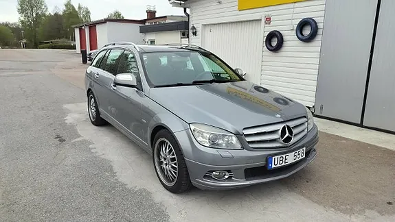 Mercedes-Benz C320