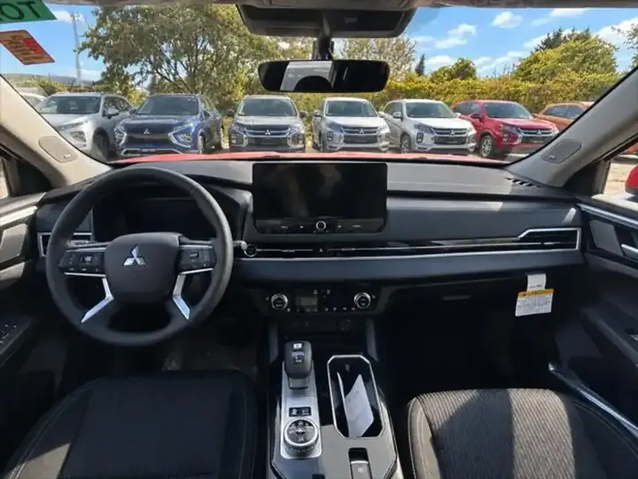 Mitsubishi Outlander 2026 photo 5