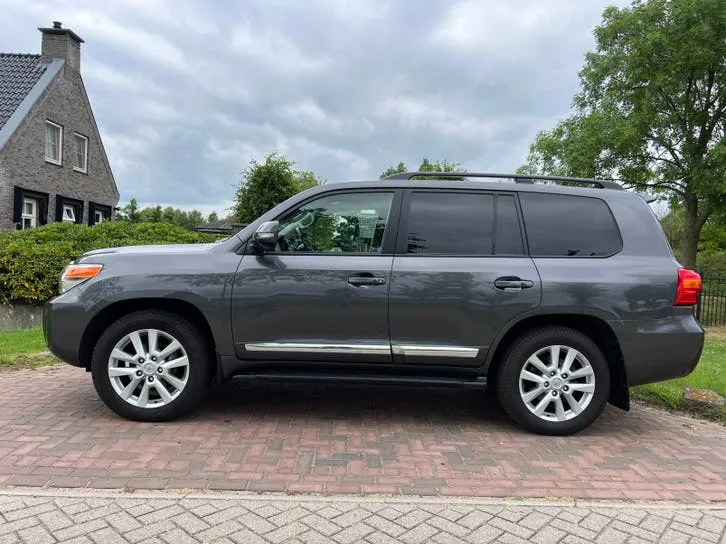 Toyota Land Cruiser 200