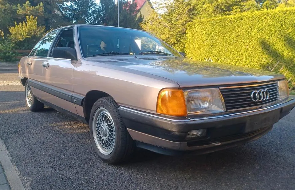 Audi 100