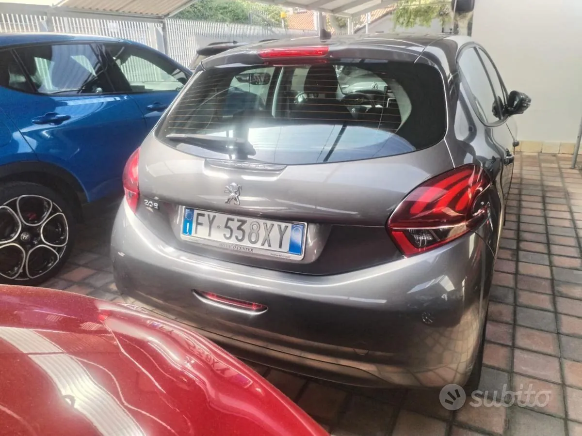 Peugeot 208 2019 photo 3