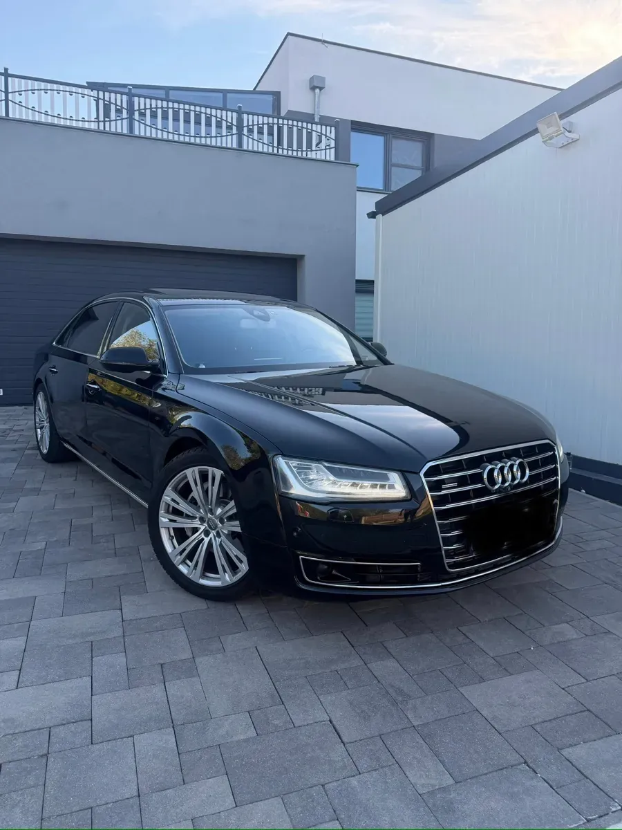 Audi A8 2015 photo 3