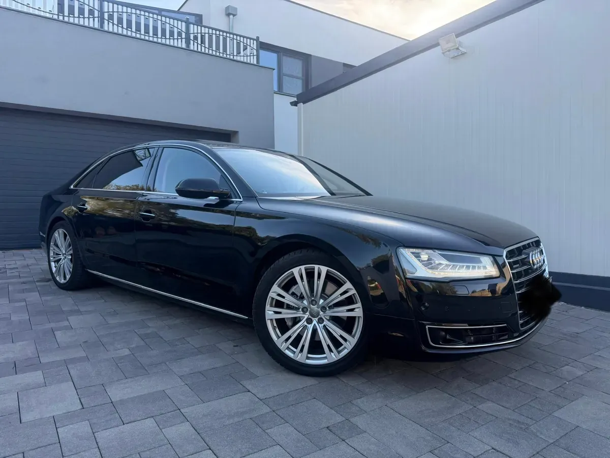 Audi A8 2015 photo 2