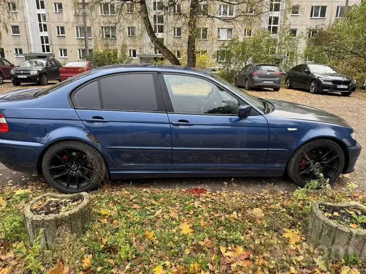 BMW 330D 2003 photo 2