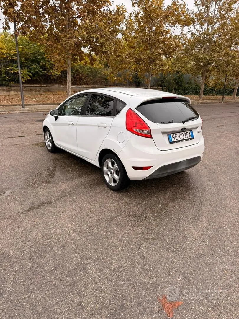 Ford Fiesta 2010 photo 3