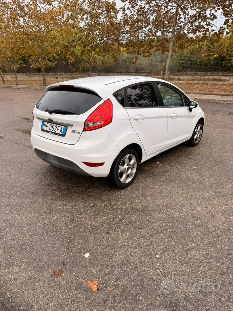 Ford Fiesta 2010 photo 4