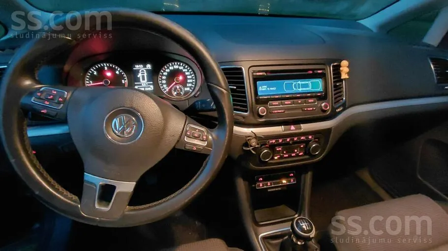 Volkswagen Sharan 2012 photo 5