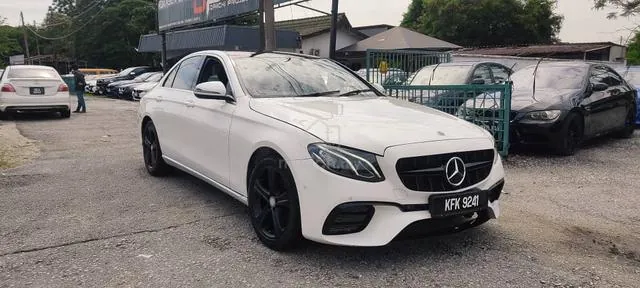 Mercedes-Benz E200