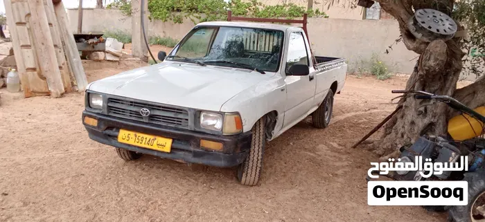 Toyota Hilux 1996 photo 3
