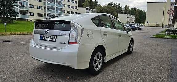 Toyota Prius Plug-In Hybrid 2013 photo 5
