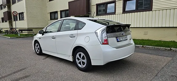 Toyota Prius Plug-In Hybrid 2013 photo 4