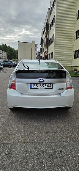 Toyota Prius Plug-In Hybrid 2013 photo 3