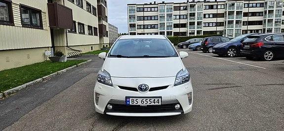Toyota Prius Plug-In Hybrid 2013 photo 2
