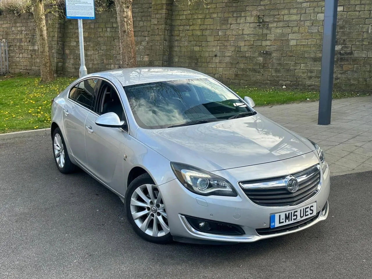 Vauxhall Insignia 2015 photo 2