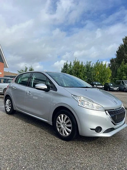 Peugeot 208 2014 photo 3