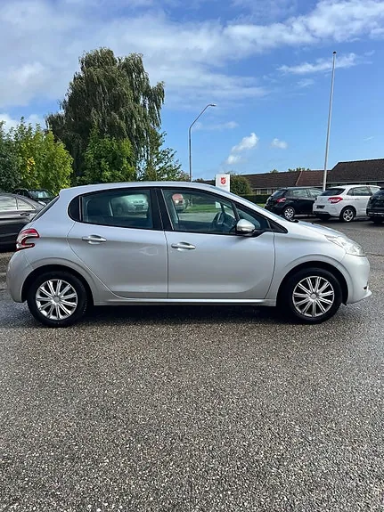 Peugeot 208 2014 photo 5