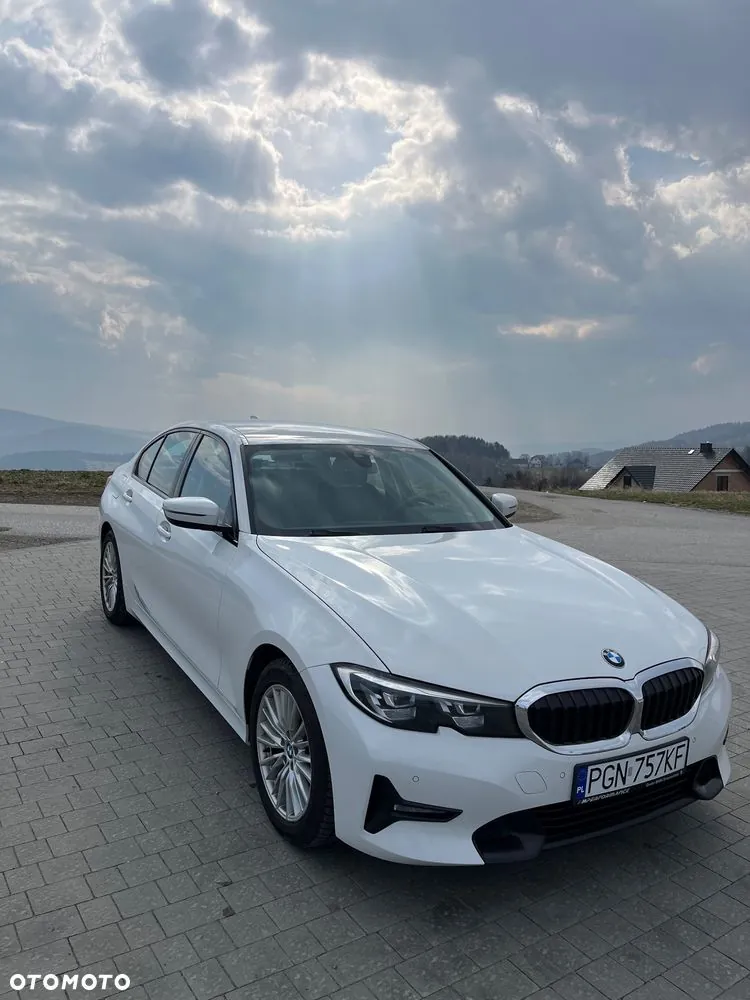 BMW 320I 2019 photo 3
