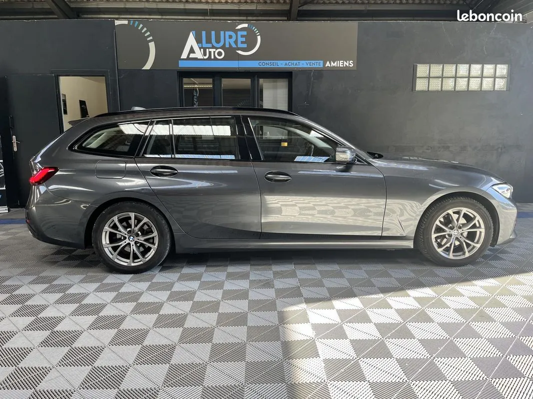 BMW 3 Series 2021 photo 2