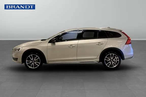 Volvo V60 Cross Country 2017 photo 3
