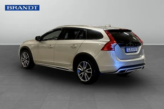 Volvo V60 Cross Country 2017 photo 2