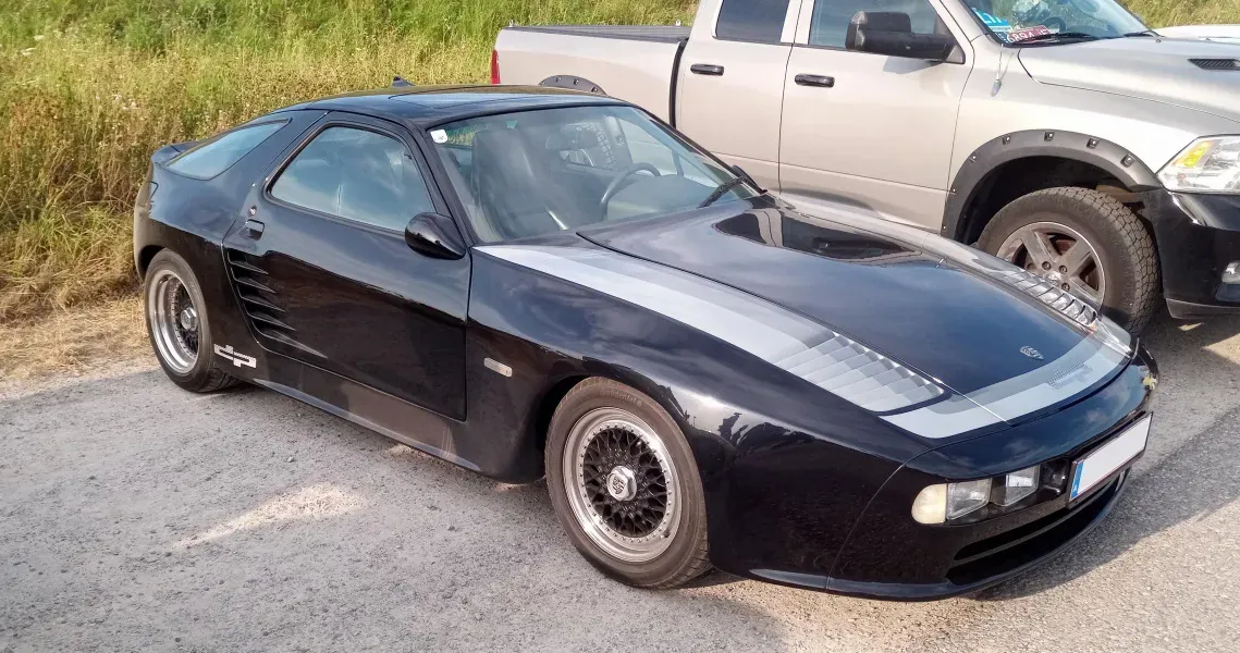 Porsche 928 1987 photo 2